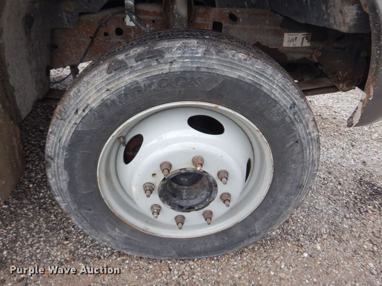 image for item DM7315 2000 Ford F550 Super Duty XL  utility / service truck