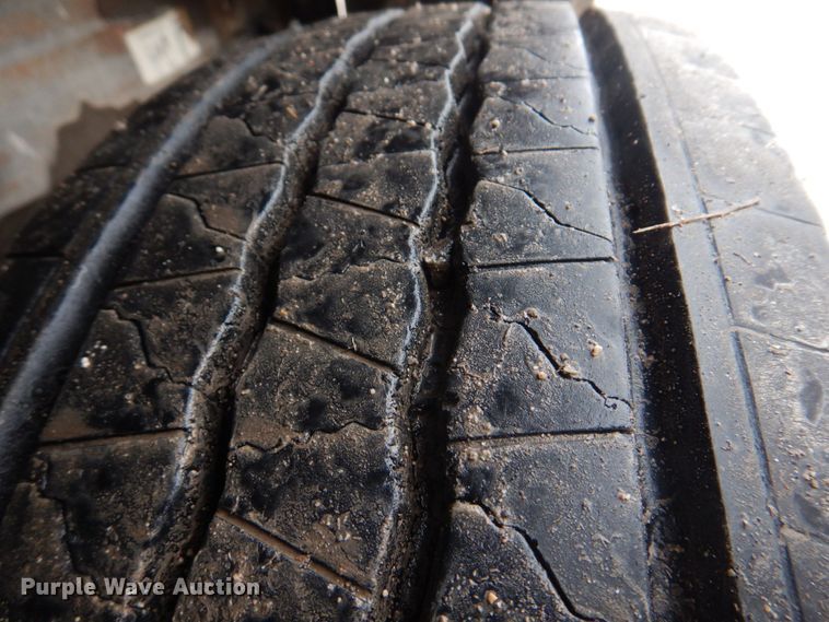 image for item DM7315 2000 Ford F550 Super Duty XL  utility / service truck