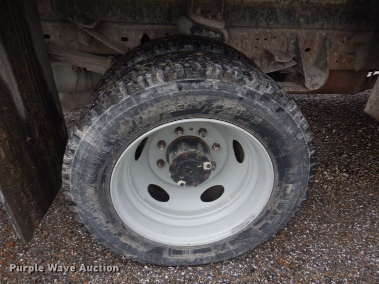 image for item DM7315 2000 Ford F550 Super Duty XL  utility / service truck