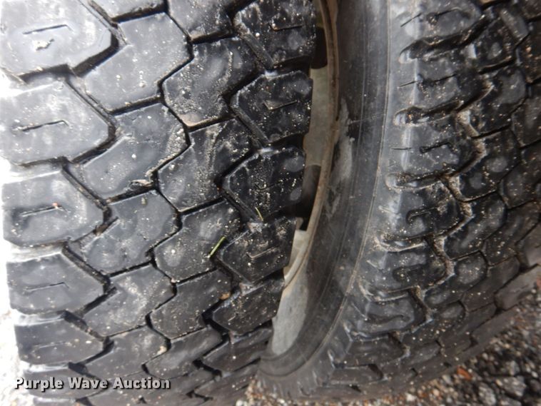 image for item DM7315 2000 Ford F550 Super Duty XL  utility / service truck