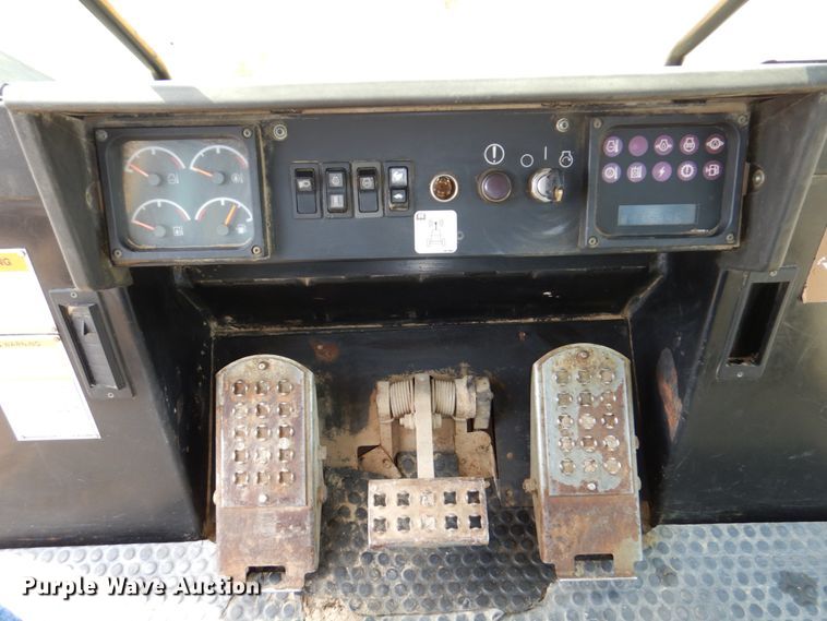 image for item DN7313 2001 Caterpillar 953C  track loader