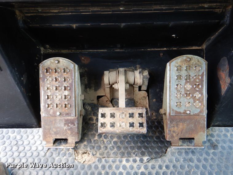 image for item DN7313 2001 Caterpillar 953C  track loader