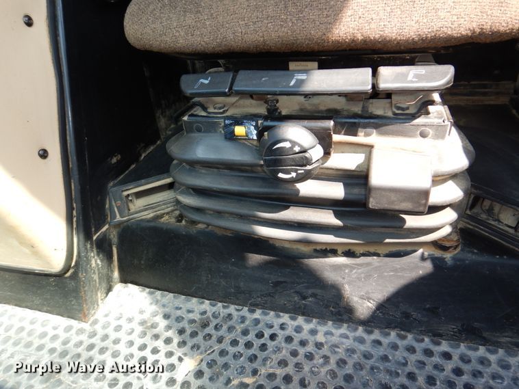 image for item DN7313 2001 Caterpillar 953C  track loader