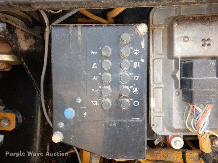 image for item DN7313 2001 Caterpillar 953C  track loader