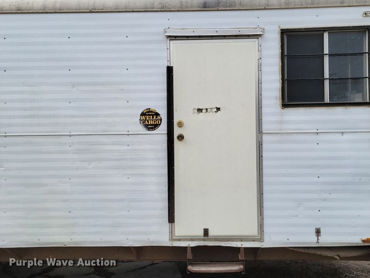 image for item DN7333 1988 Wells Cargo  office trailer