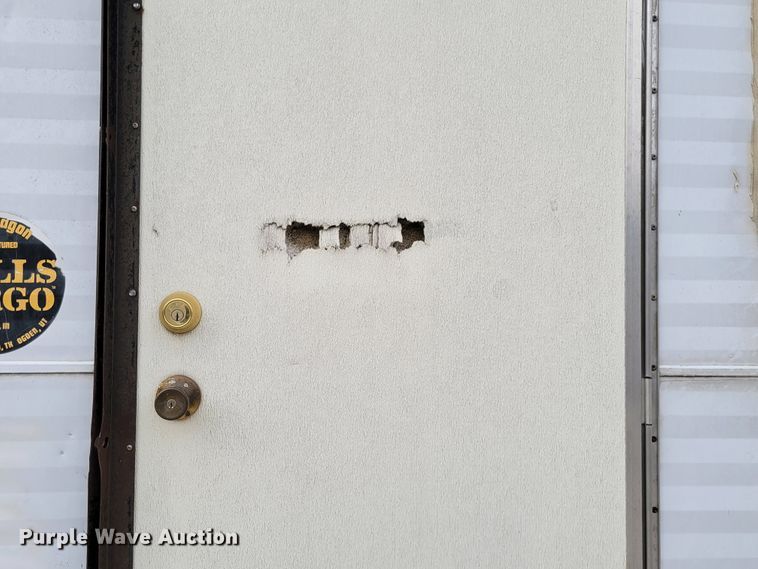 image for item DN7333 1988 Wells Cargo  office trailer