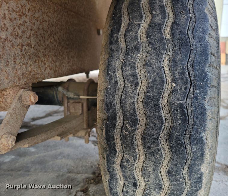 image for item DN7333 1988 Wells Cargo  office trailer