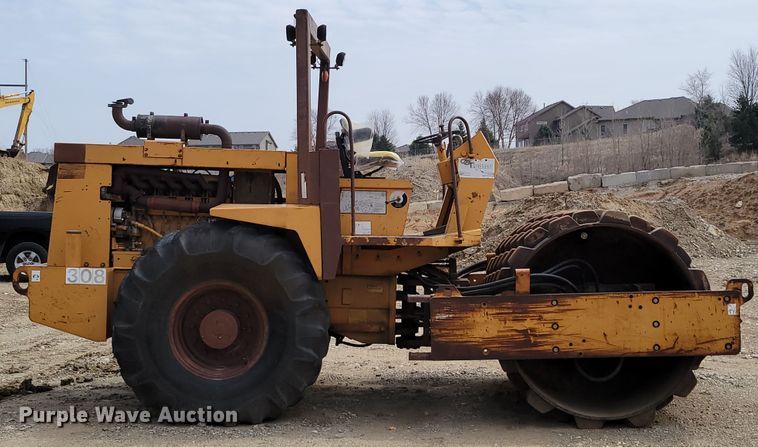 image for item DN7338 1989 Case W1402 PD  single drum roller