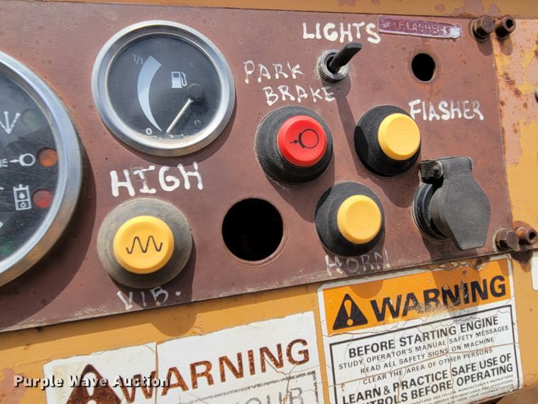 image for item DN7338 1989 Case W1402 PD  single drum roller