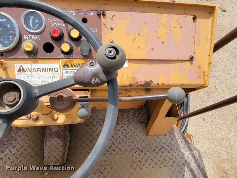 image for item DN7338 1989 Case W1402 PD  single drum roller