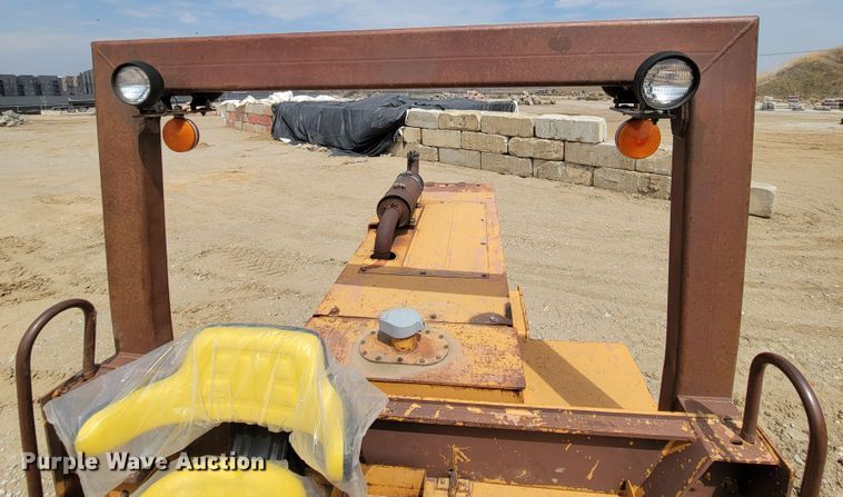 image for item DN7338 1989 Case W1402 PD  single drum roller