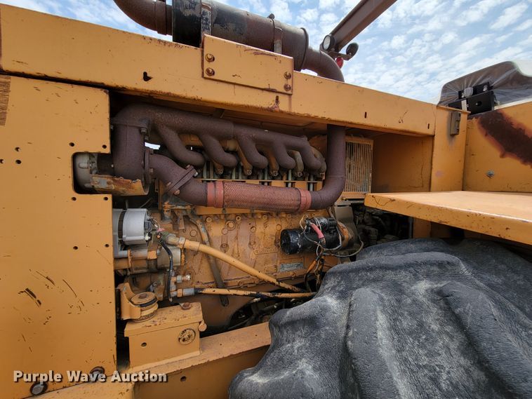 image for item DN7338 1989 Case W1402 PD  single drum roller