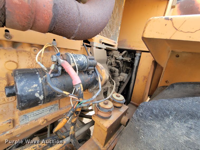 image for item DN7338 1989 Case W1402 PD  single drum roller