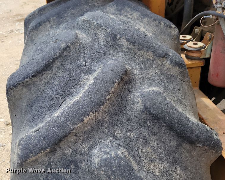 image for item DN7338 1989 Case W1402 PD  single drum roller