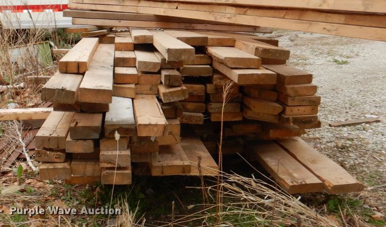 image for item DN7344 Approximately 20' x 26' wood frame building