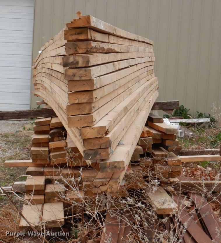 image for item DN7344 Approximately 20' x 26' wood frame building