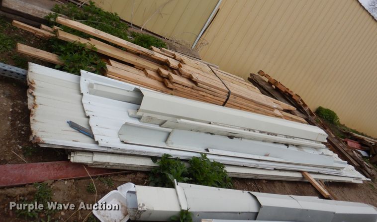 image for item DN7344 Approximately 20' x 26' wood frame building