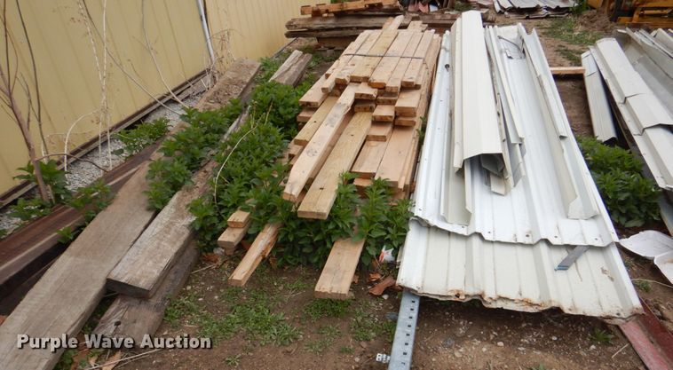 image for item DN7344 Approximately 20' x 26' wood frame building