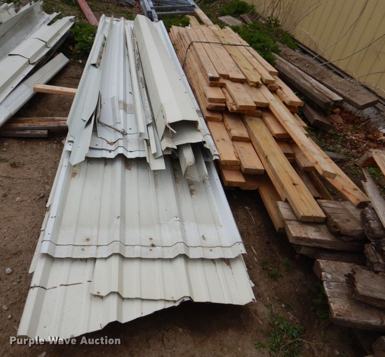 image for item DN7344 Approximately 20' x 26' wood frame building