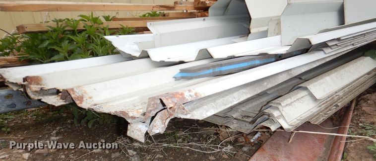 image for item DN7344 Approximately 20' x 26' wood frame building