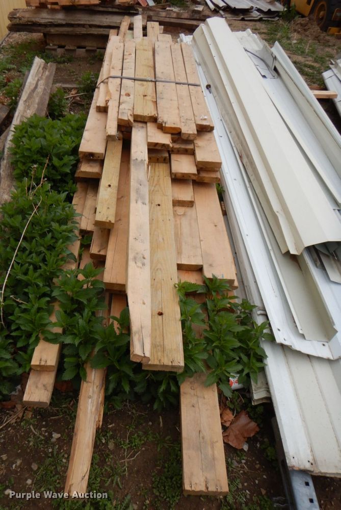 image for item DN7344 Approximately 20' x 26' wood frame building