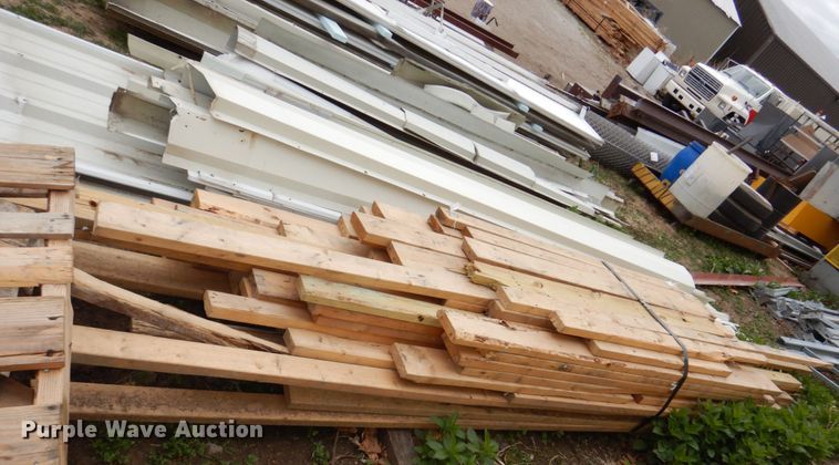 image for item DN7344 Approximately 20' x 26' wood frame building