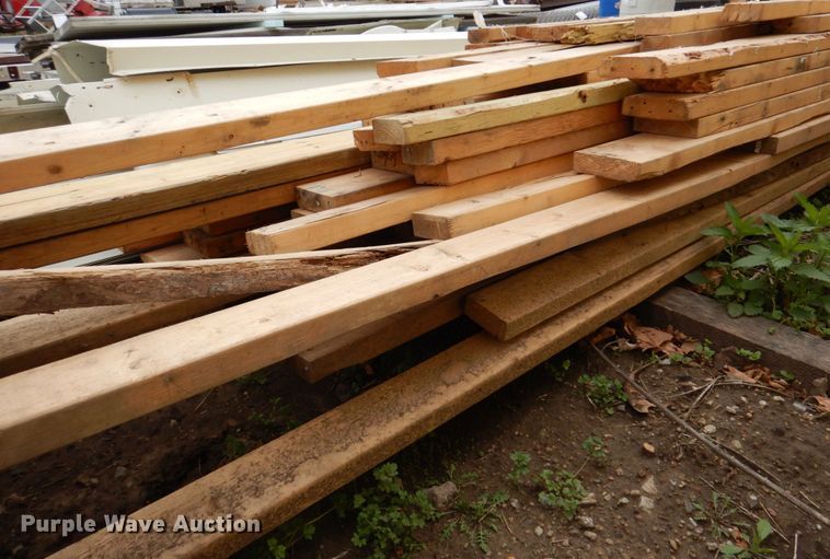 image for item DN7344 Approximately 20' x 26' wood frame building