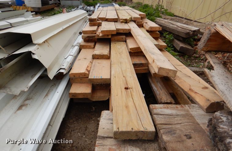 image for item DN7344 Approximately 20' x 26' wood frame building