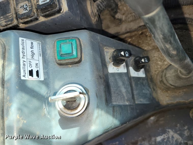 image for item DN7354 2016 Takeuchi TL10  tracked skid steer loader