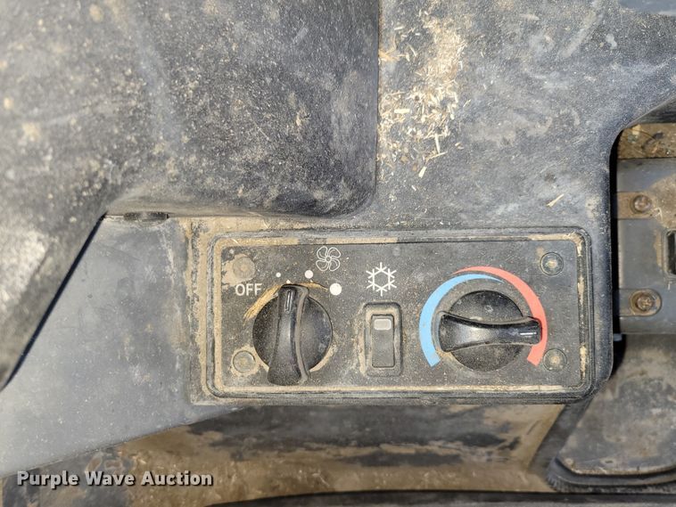 image for item DN7354 2016 Takeuchi TL10  tracked skid steer loader