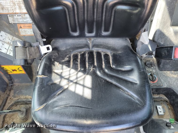 image for item DN7354 2016 Takeuchi TL10  tracked skid steer loader