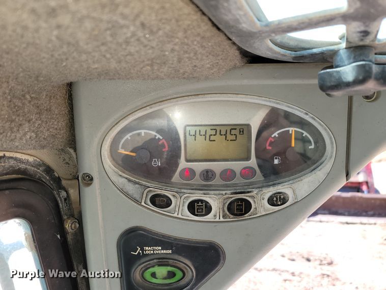 image for item DN7355 2009 Bobcat T190  tracked skid steer loader