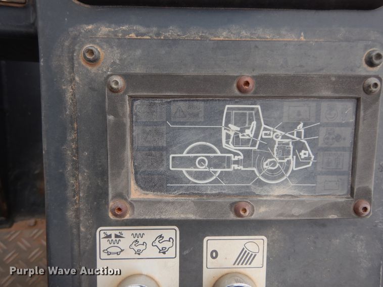 image for item DP3949 2001 Bomag BW213PDH-3  single drum roller