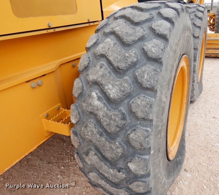 image for item DP3951 2012 John Deere 672G motor grader