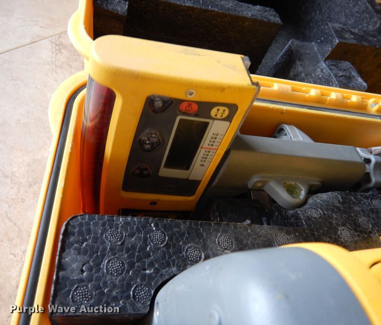 image for item DP3951 2012 John Deere 672G motor grader