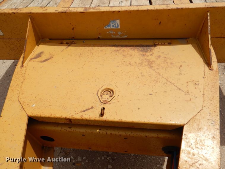 image for item DP3967 2011 Eager Beaver 20XPT  equipment trailer
