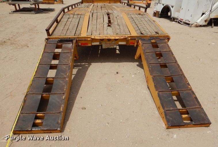 image for item DP3967 2011 Eager Beaver 20XPT  equipment trailer