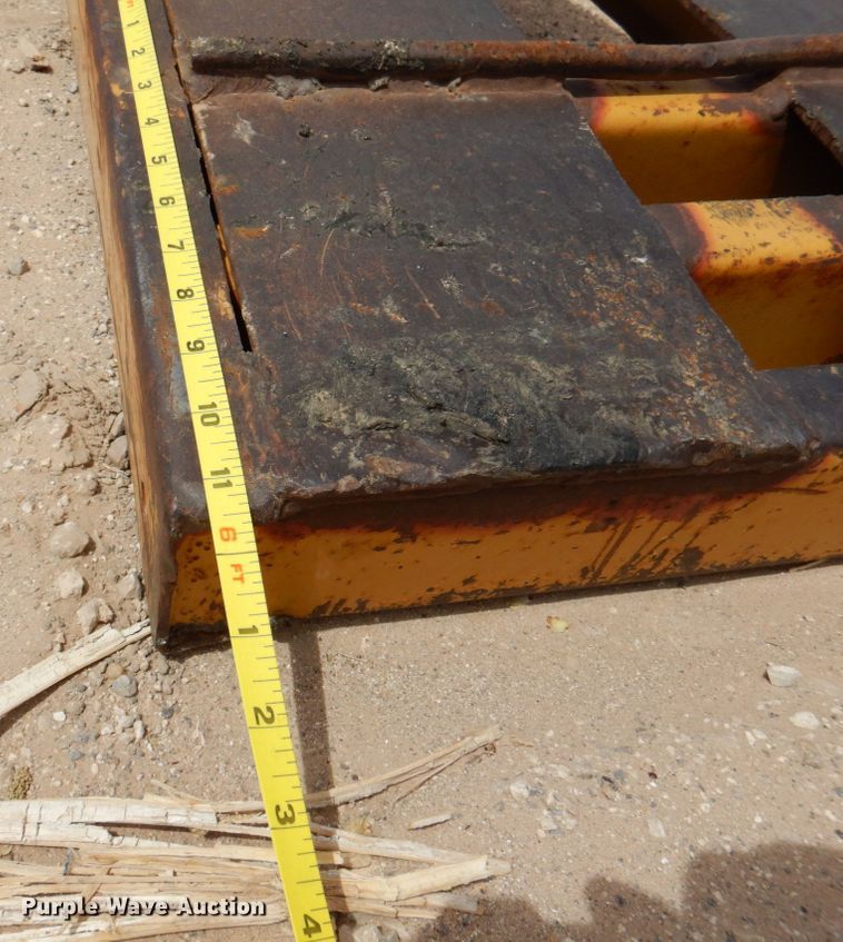 image for item DP3967 2011 Eager Beaver 20XPT  equipment trailer