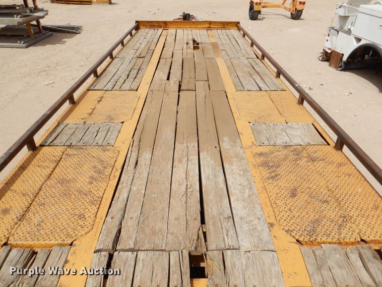 image for item DP3967 2011 Eager Beaver 20XPT  equipment trailer