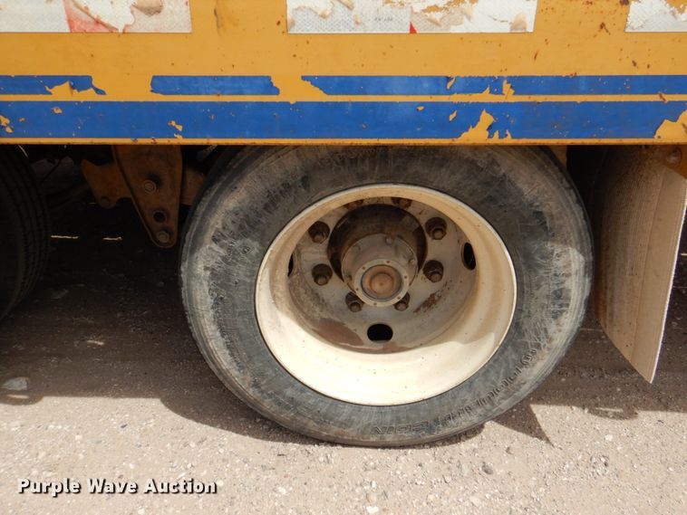 image for item DP3967 2011 Eager Beaver 20XPT  equipment trailer