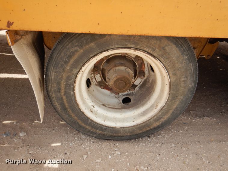 image for item DP3967 2011 Eager Beaver 20XPT  equipment trailer