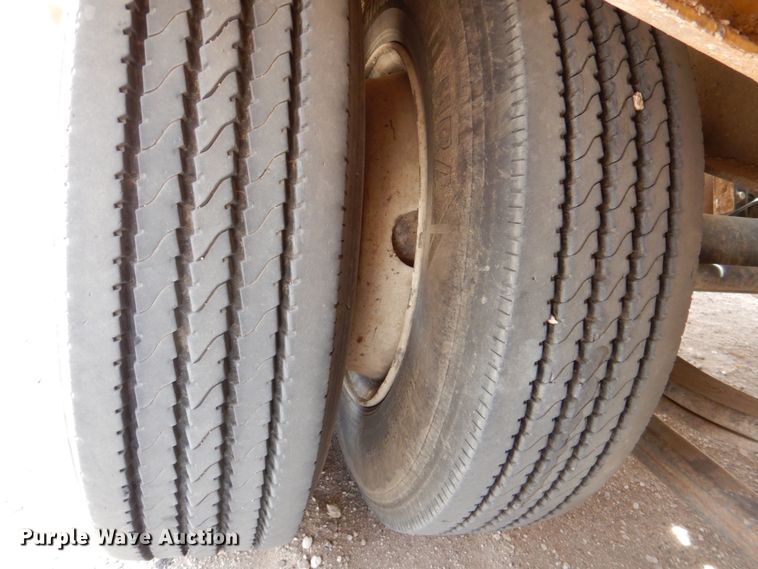 image for item DP3967 2011 Eager Beaver 20XPT  equipment trailer