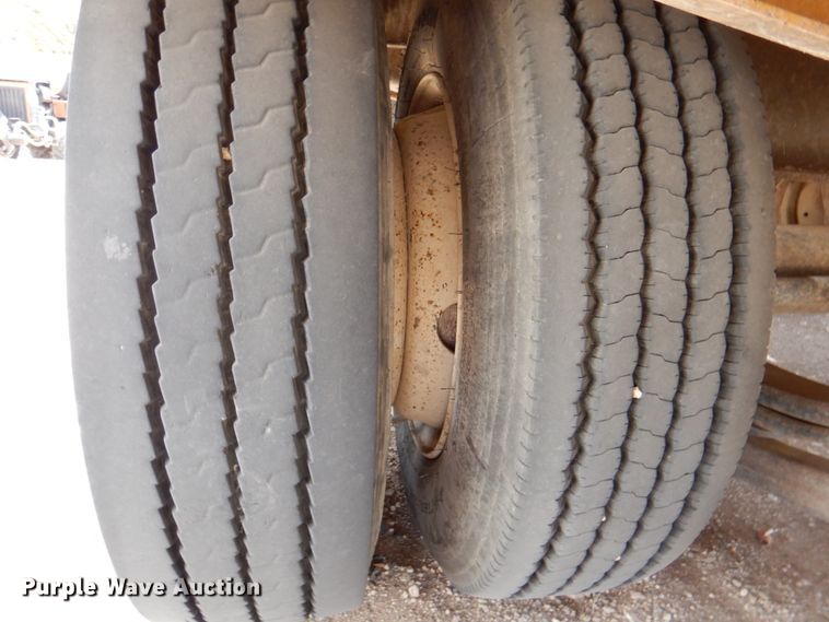 image for item DP3967 2011 Eager Beaver 20XPT  equipment trailer