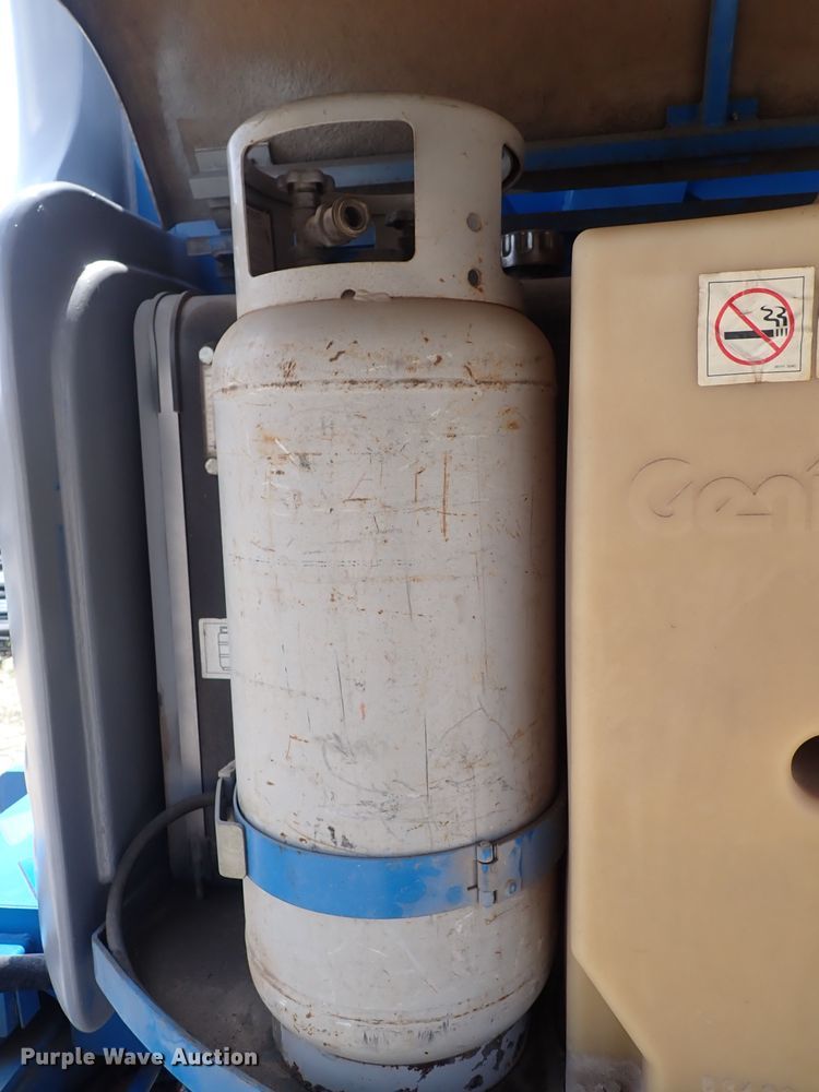 image for item DP4613 2001 Genie Z60/34  boom lift