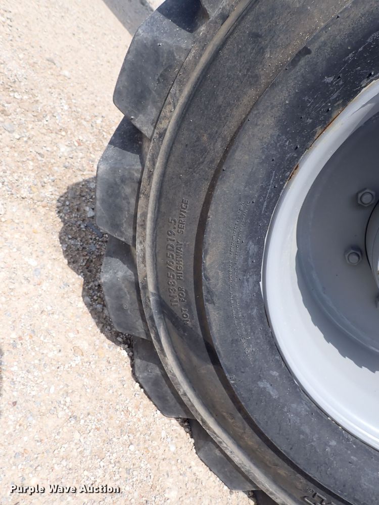 image for item DP4613 2001 Genie Z60/34  boom lift