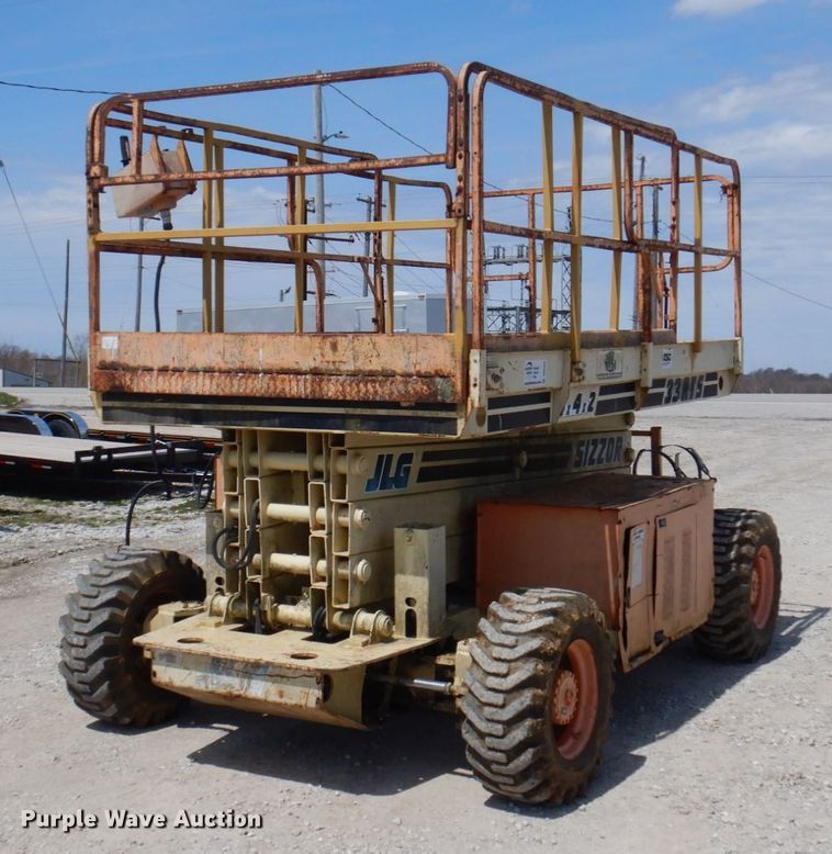 image for item DP5432 1997 JLG 33RTS  scissor lift