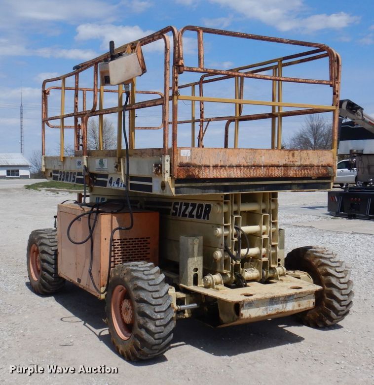 image for item DP5432 1997 JLG 33RTS  scissor lift