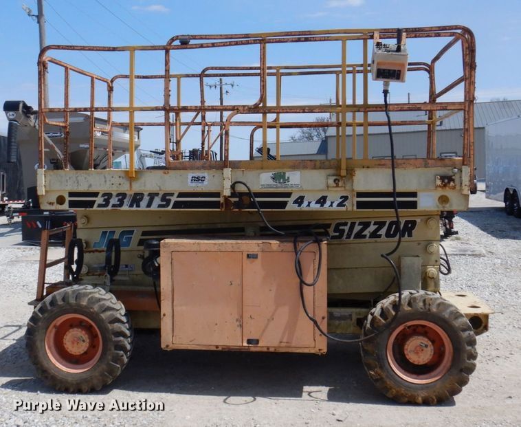 image for item DP5432 1997 JLG 33RTS  scissor lift