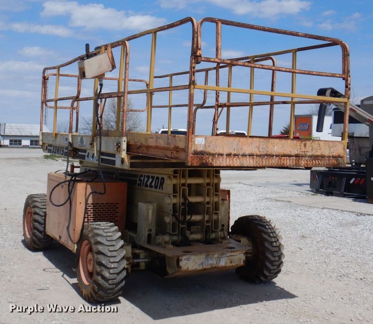 image for item DP5432 1997 JLG 33RTS  scissor lift