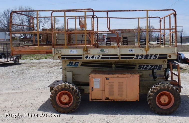 image for item DP5432 1997 JLG 33RTS  scissor lift